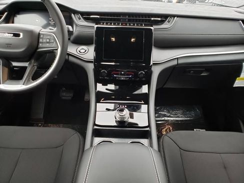 New 2025 Jeep Grand Cherokee Laredo X image 9