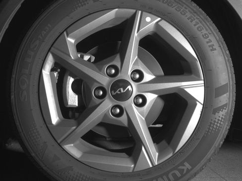 Used 2025 Kia K4 LXS image 12