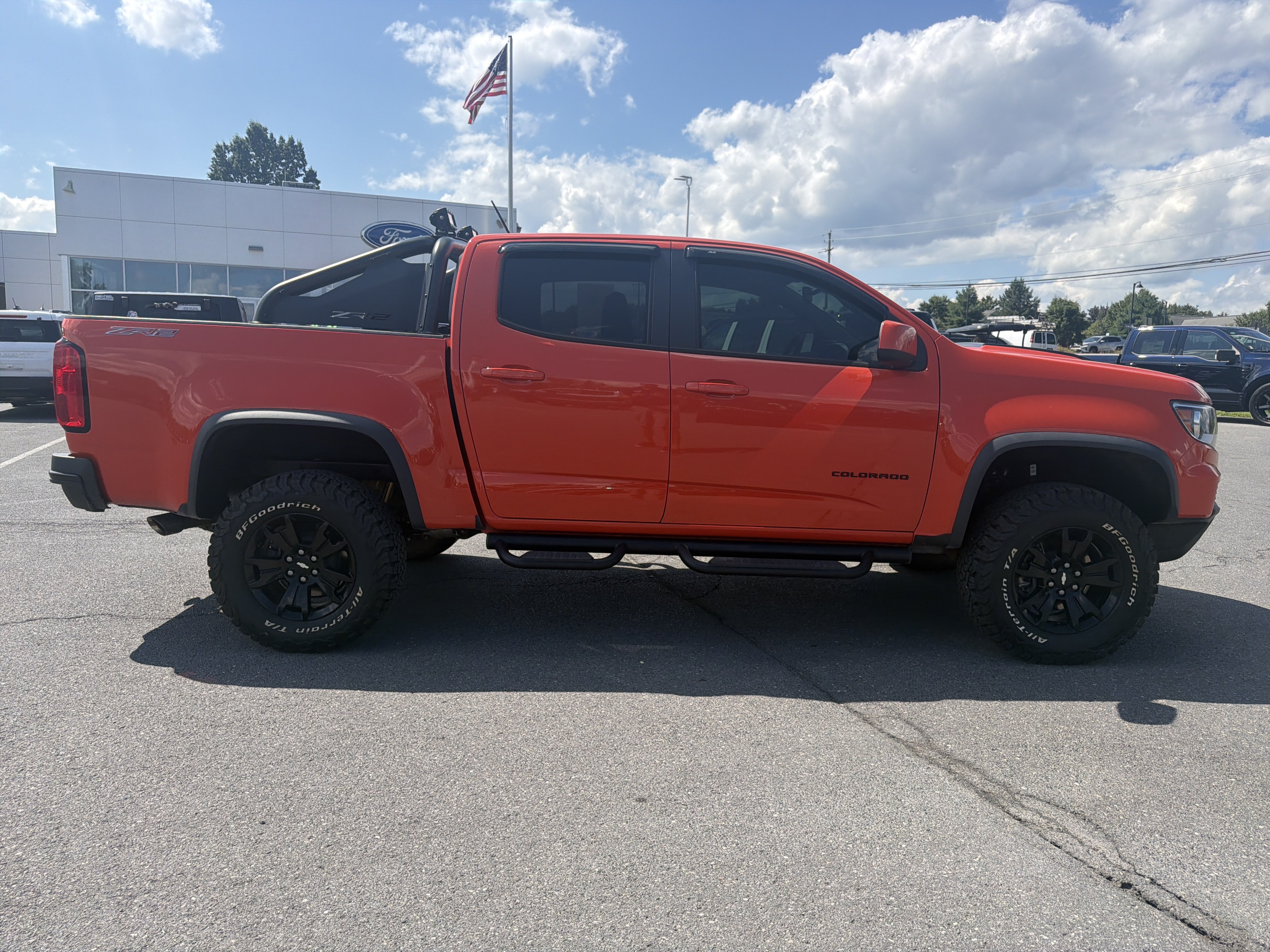 Used 2022 Chevrolet Colorado ZR2 w/ ZR2 Dusk Special Edition AWD/4WD image 2