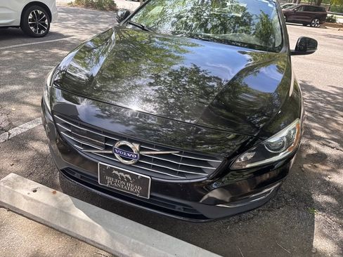 Used 2016 Volvo V60 T5 Platinum w/ Climate Package image 3