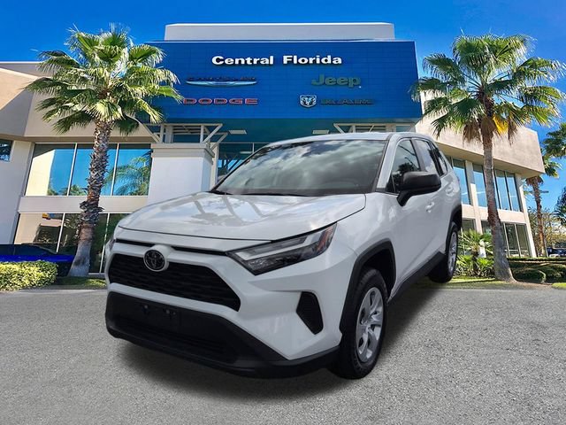 Used 2025 Toyota RAV4 LE AWD/4WD image 8