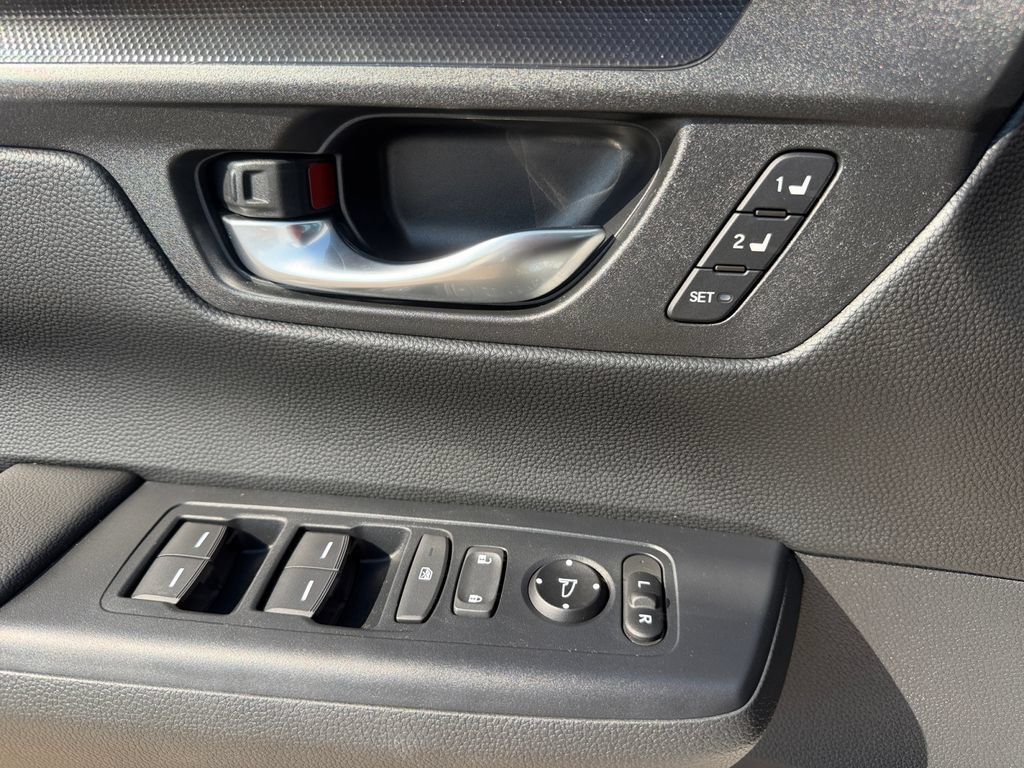Used 2025 Honda CR-V Sport-L image 18