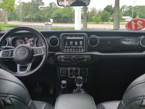 Used 2021 Jeep Wrangler Unlimited Sahara AWD/4WD image 28