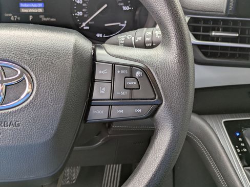 Used 2025 Toyota Sienna LE image 20