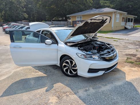 Used 2017 Honda Accord LX-S image 10
