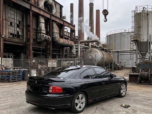 Used 2004 Pontiac GTO RWD image 2