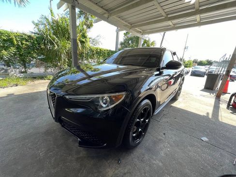 Used 2018 Alfa Romeo Stelvio AWD image 2