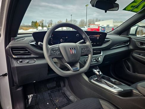 Used 2025 Buick Envista Preferred image 13