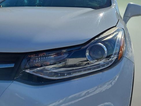 Used 2018 Chevrolet Trax LT w/ LT Convenience Package image 9