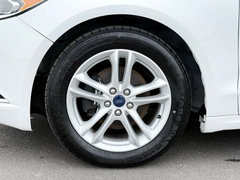 Used 2018 Ford Fusion SE w/ Equipment Group 602A FWD image 11