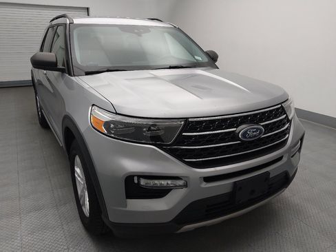 Used 2021 Ford Explorer XLT w/ Equipment Group 202A AWD/4WD image 14