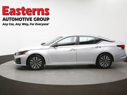 Used 2024 Nissan Altima 2.5 SV FWD image 59