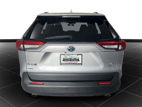 Used 2019 Toyota RAV4 XLE w/ Convenience Package AWD/4WD image 4