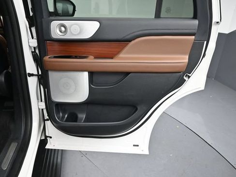 Certified 2023 Lincoln Navigator Reserve AWD/4WD image 30