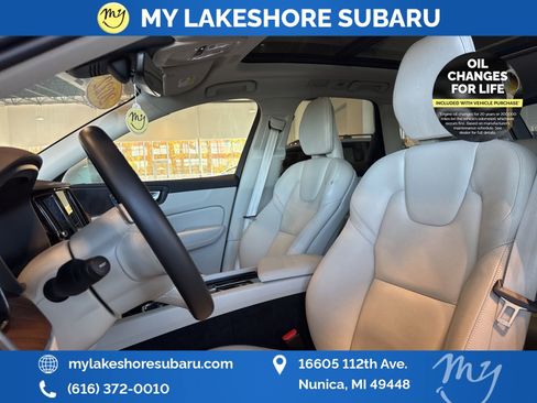 Used 2022 Volvo XC60 B5 Momentum image 13