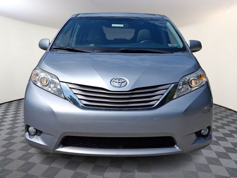 Used 2016 Toyota Sienna XLE Premium FWD image 2