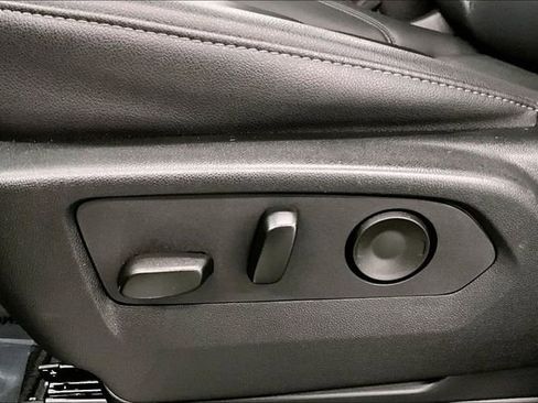 Used 2025 Chevrolet Suburban Z71 image 30