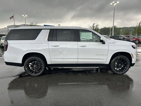 New 2026 Chevrolet Suburban High Country w/ Sun And Tow Package AWD/4WD image 8
