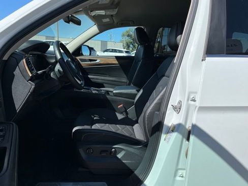 Used 2024 Volkswagen Atlas SE image 24