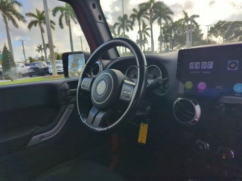 Used 2017 Jeep Wrangler Sahara image 18