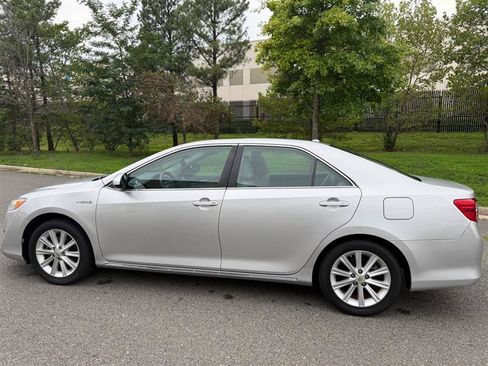 Used 2012 Toyota Camry XLE w/ Leather Pkg FWD image 6