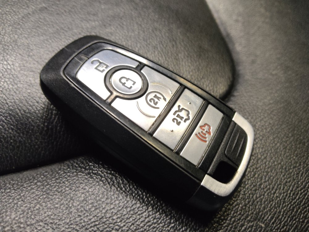 Used 2019 Ford Edge Titanium FWD image 32