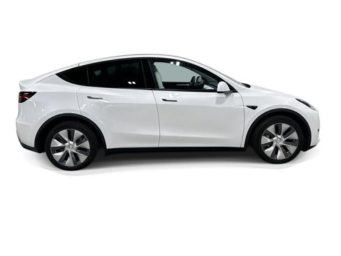 Certified 2023 Tesla Model Y Long Range AWD/4WD image 7