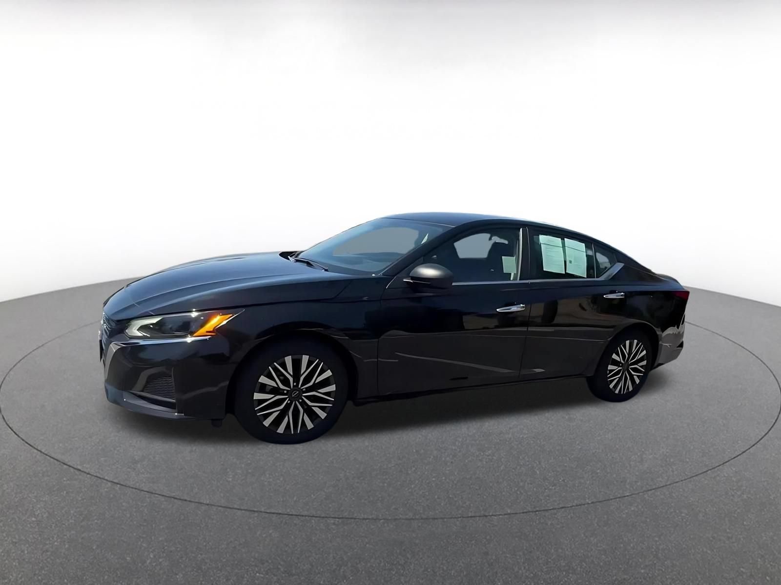Used 2025 Nissan Altima 2.5 SV FWD image 7