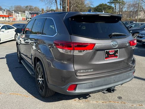 Used 2017 Toyota Highlander SE image 5