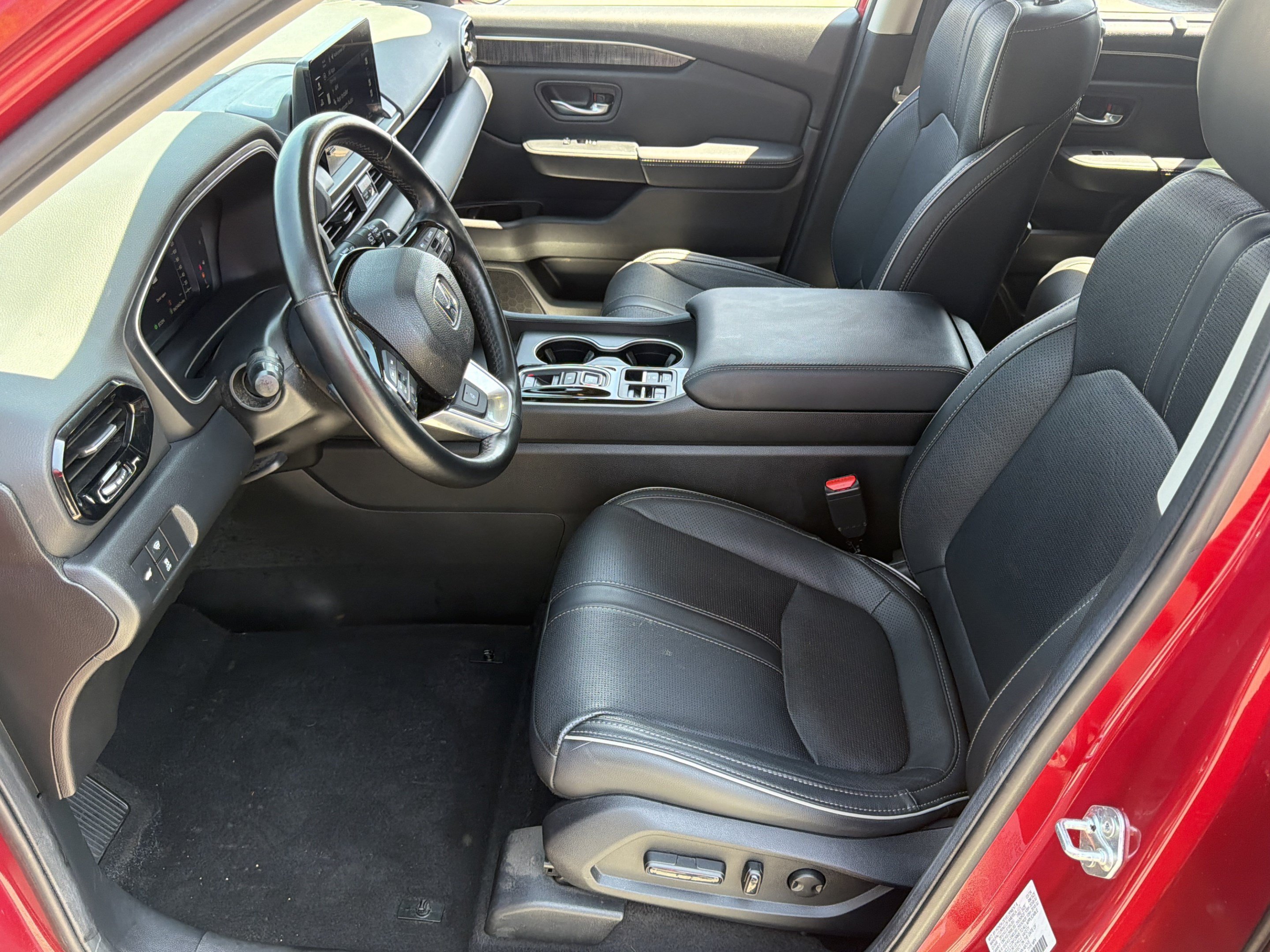 Used 2025 Honda Pilot Elite image 29