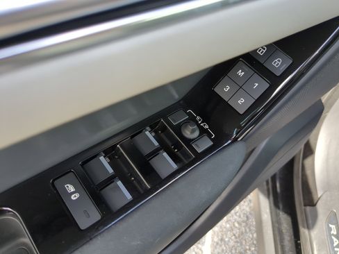 Used 2025 Land Rover Range Rover Velar S image 16