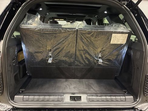 Certified 2024 Land Rover Discovery Dynamic SE image 37