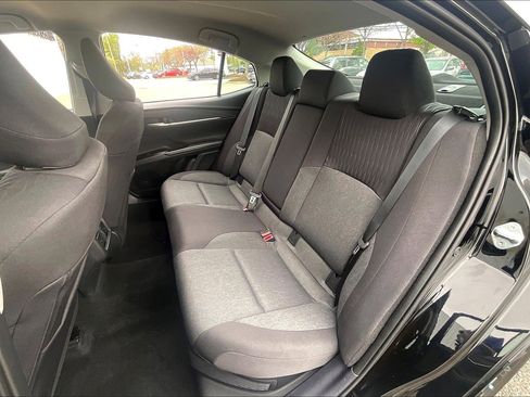 Used 2025 Toyota Camry LE w/ Convenience Package image 30