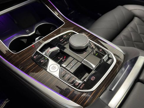 Used 2026 BMW X7 xDrive40i w/ Premium Package image 17