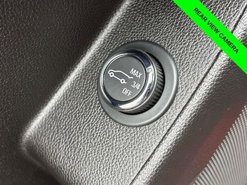 Used 2019 Chevrolet Traverse LT image 11