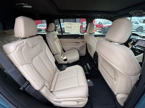 New 2026 Jeep Grand Cherokee L Limited w/ Luxury Tech Group II image 10