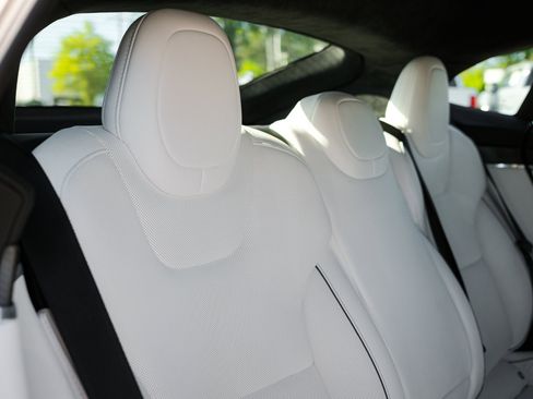 Used 2021 Tesla Model S Plaid image 32