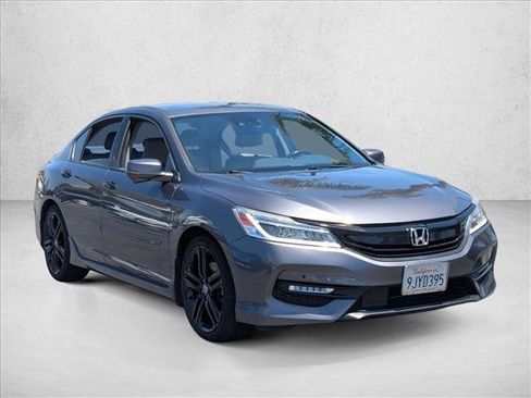 Used 2017 Honda Accord Touring image 3