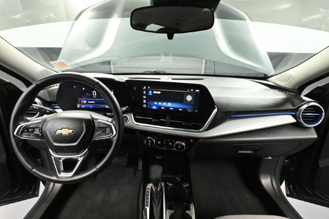 Used 2025 Chevrolet Trax LT w/ Driver Confidence Package FWD image 19