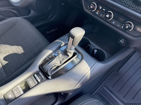 Used 2025 Honda HR-V LX image 31