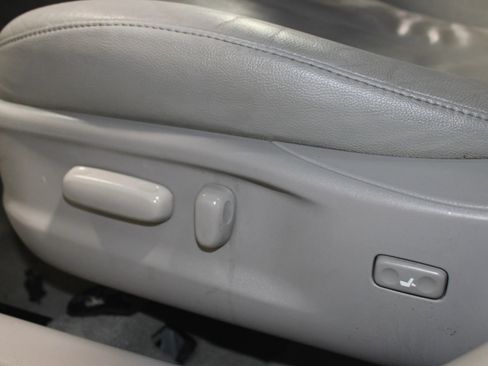 Used 2011 Toyota Camry LE w/ LE Extra-Value Pkg image 7