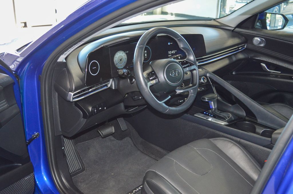 Used 2021 Hyundai Elantra Limited FWD image 11