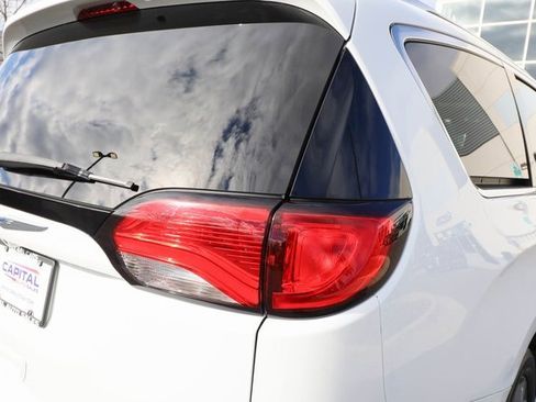 Used 2020 Chrysler Pacifica Limited w/ Tire & Wheel Group image 30