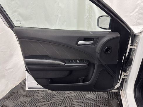 Used 2019 Dodge Charger SXT w/ Blacktop Package image 15