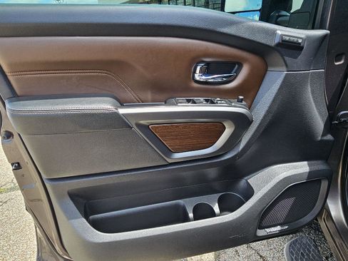 Used 2016 Nissan Titan Platinum Reserve image 38