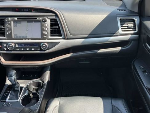 Used 2018 Toyota Highlander XLE w/ Protection Package #3 AWD/4WD image 20