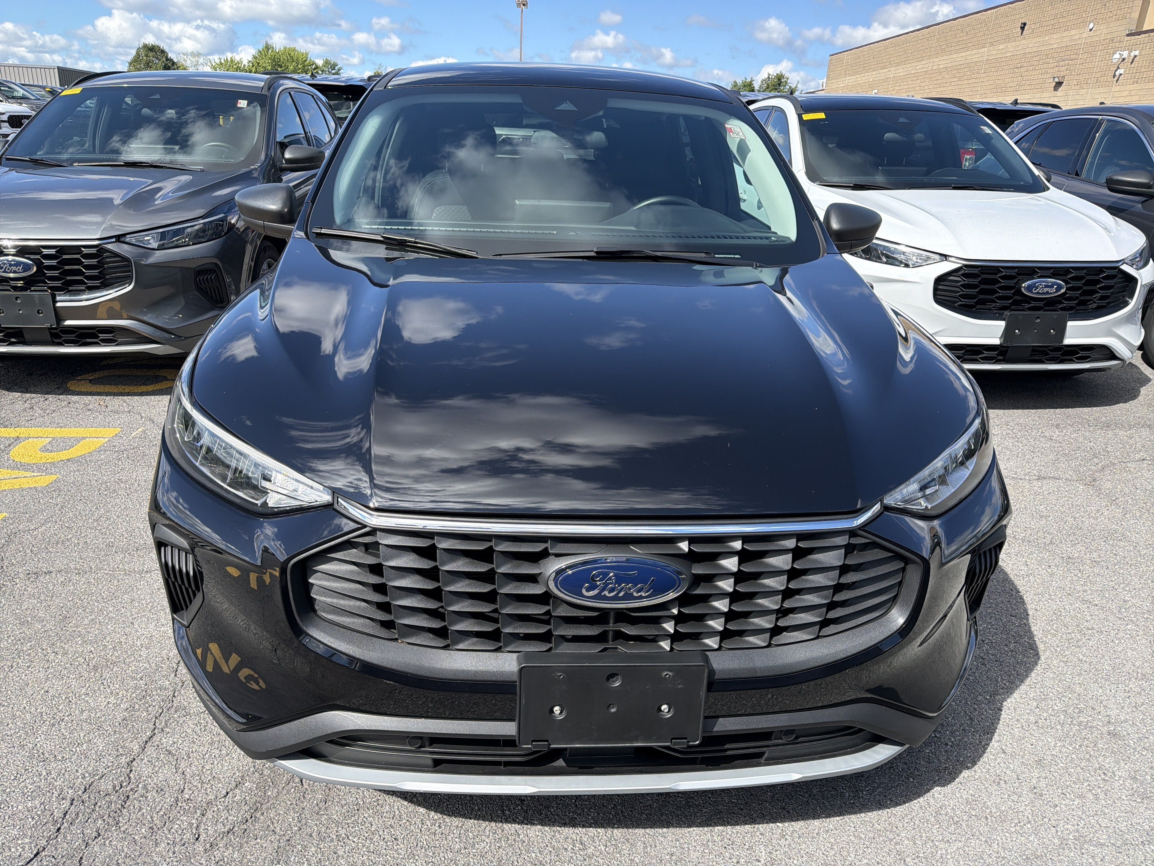 Used 2023 Ford Escape Active w/ Tech Pack #1 AWD/4WD image 3