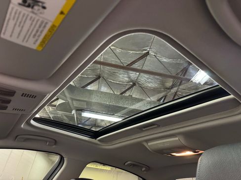 Used 2011 BMW 335i xDrive Sedan image 12