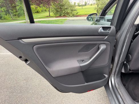 Used 2007 Volkswagen Rabbit 4-Door FWD image 25