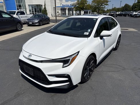 Used 2023 Toyota Corolla SE w/ SE Premium Package FWD image 2